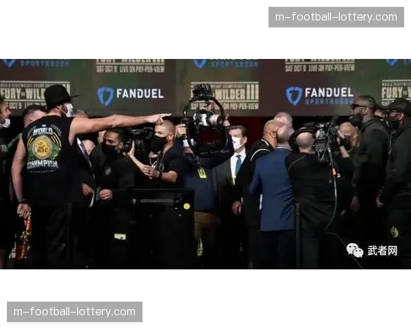 “乌西克与富里二番战赛前新闻发布会取消，团队称因‘安全程序’考量”