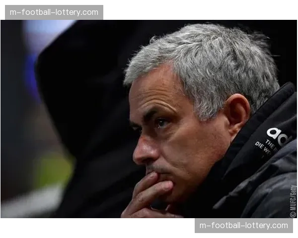 从边缘到核心:克莱门特如何成为里昂队头号任意球主罚者 从边缘到核心:克莱门特如何成为里昂队头号任意球主罚者